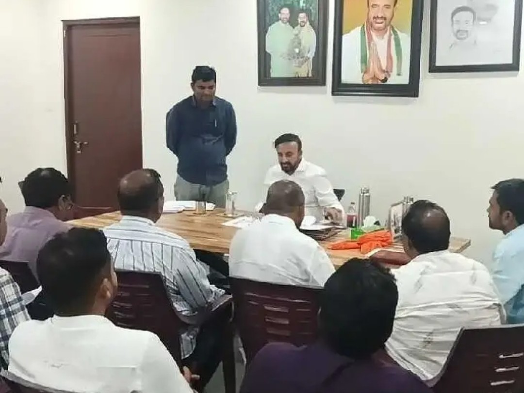 రైతుల సమస్యలపై ఎమ్మెల్యే సమీక్ష