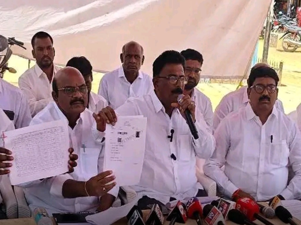 ‘గొల్లపల్లి రిజర్వాయర్‌పై రాజకీయాలు మానాలి’