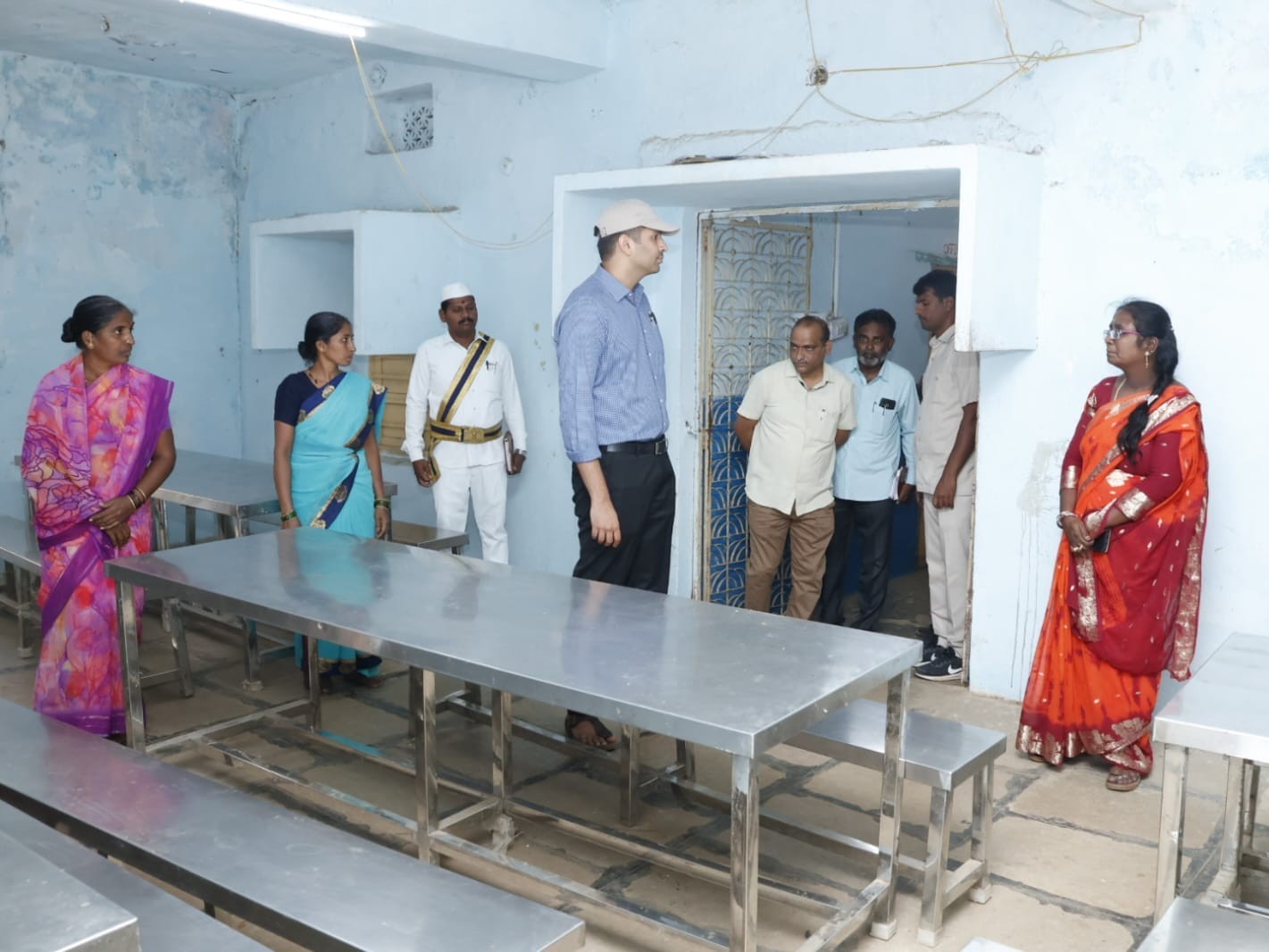 సంక్షేమ హాస్టల్ తనిఖీ చేసిన కలెక్టర్