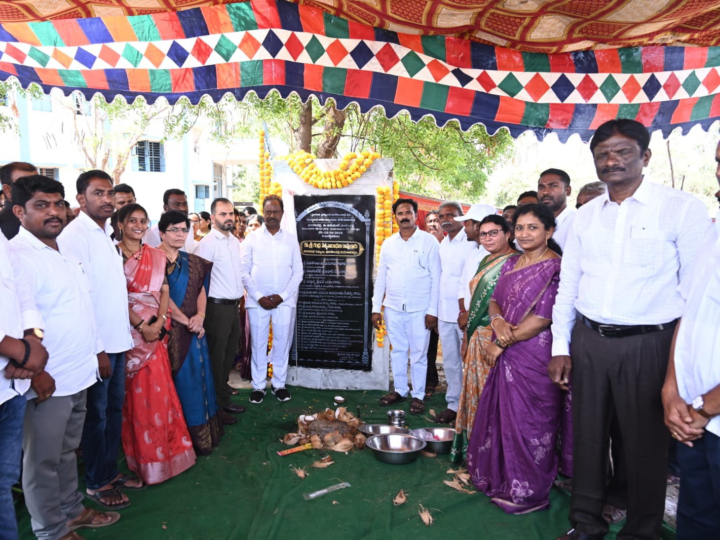 విద్య రంగాలకు అత్యంత ప్రాధాన్యమిస్తుంది: MLA