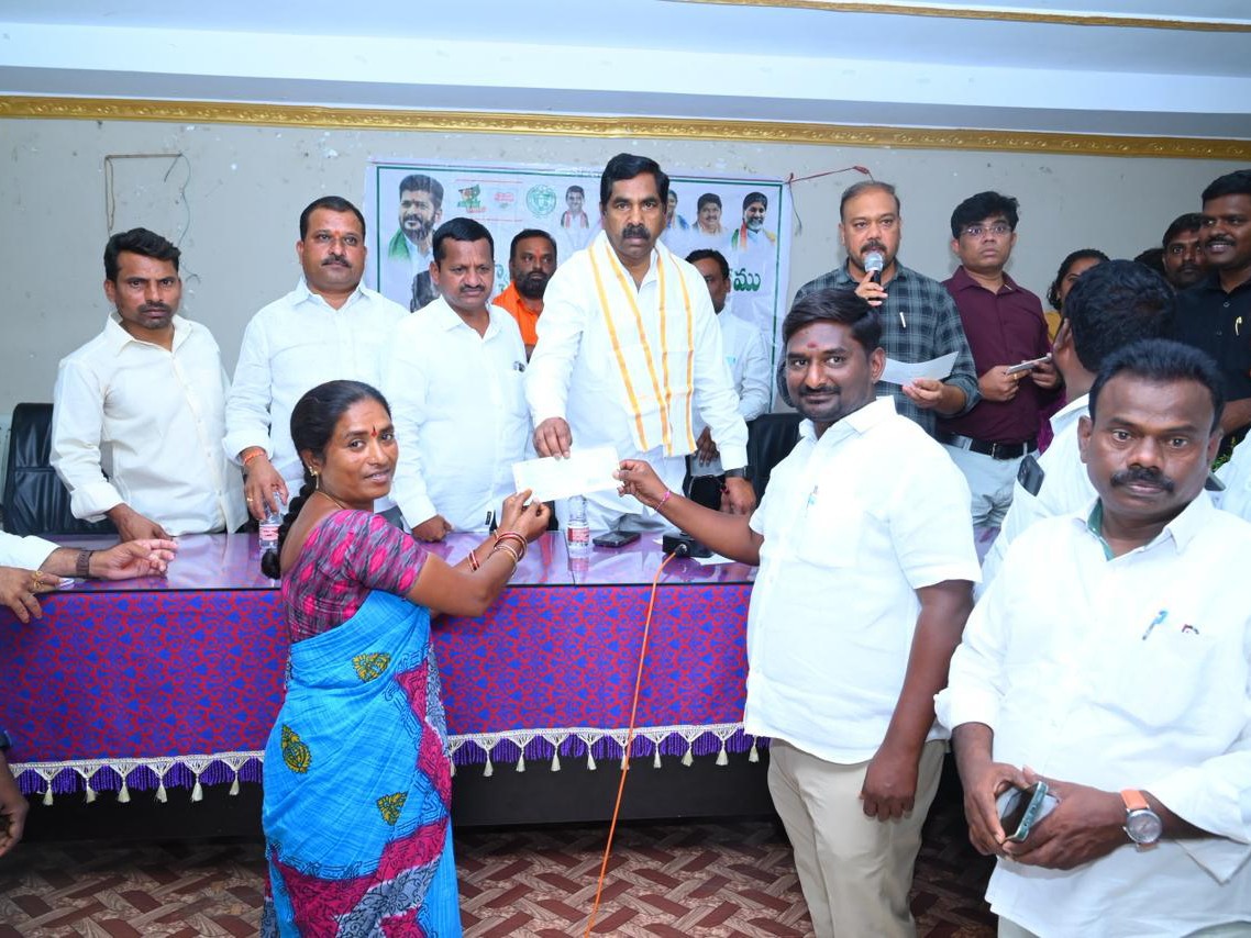 ప్రతి ఒక్కరికి సంక్షేమ పథకాలు అందిస్తున్నాం: MLA