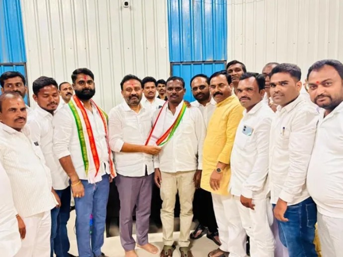 కాంగ్రెస్ పార్టీలో చేరిన బూర్గుల్ సర్పంచ్