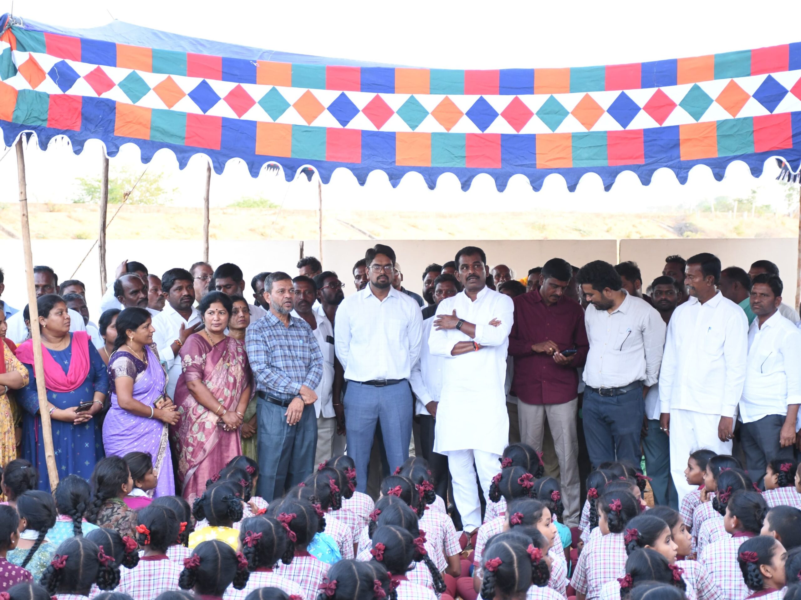 విద్యార్థులు శ్రద్ధగా చదువుకోవాలి: ఎమ్మెల్యే