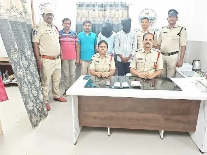 నిషేధిత గంజాయి కలిగి ఉన్న వ్యక్తులు అరెస్ట్