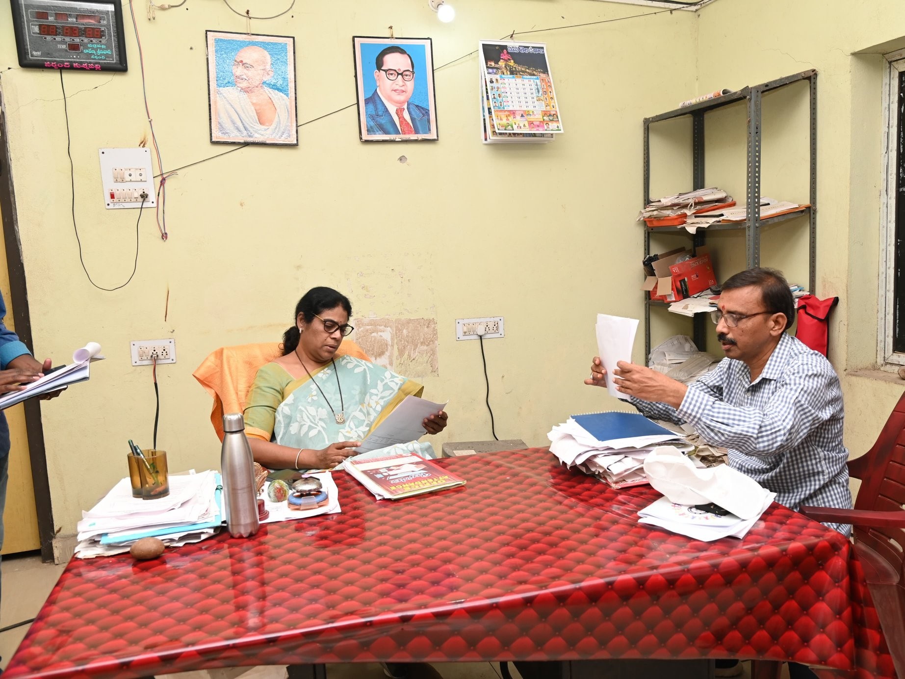 తహశీల్దార్ కార్యాలయాన్ని తనిఖీ చేసిన కలెక్టర్