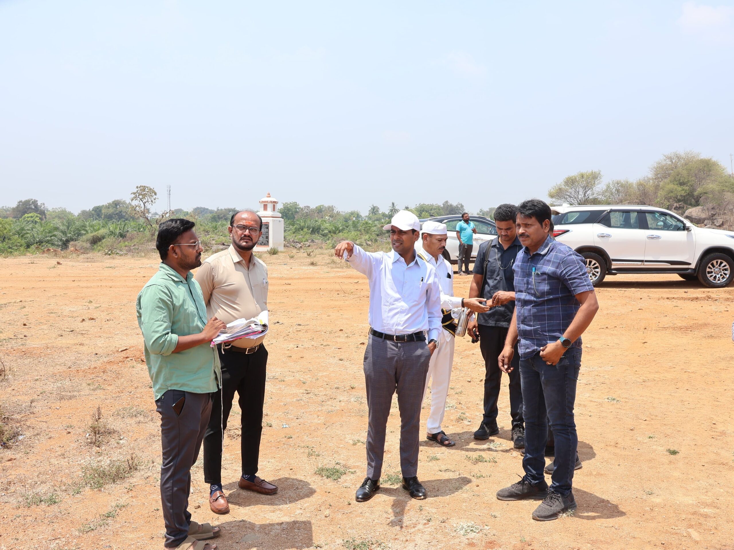 పాఠశాల నిర్మాణ పనులు తనిఖీ చేసిన కలెక్టర్