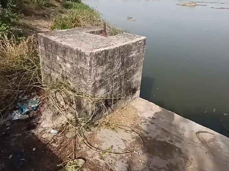 శిథిలావస్థలో చెరువు తూము