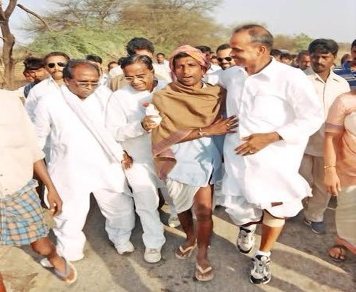 వైఎస్సార్ పాదయాత్రను గుర్తుచేసుకున్న జగన్