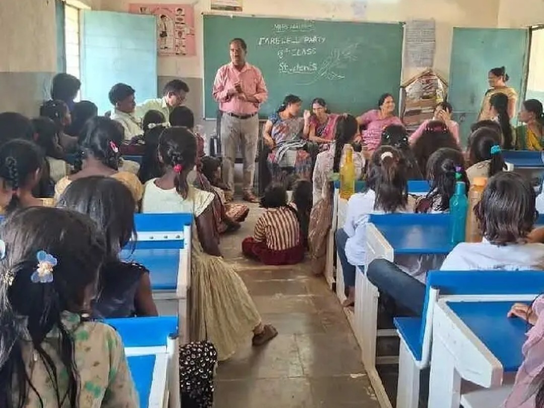 నార్నూర్‌లో విద్యార్థులకు ఘనంగా వీడ్కోలు