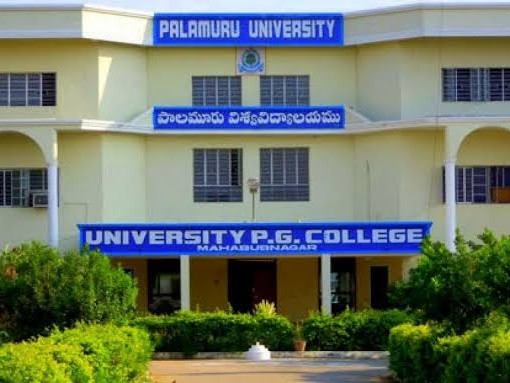 ‘సెమిస్టర్ పరీక్షలను వాయిదా వేయాలి’