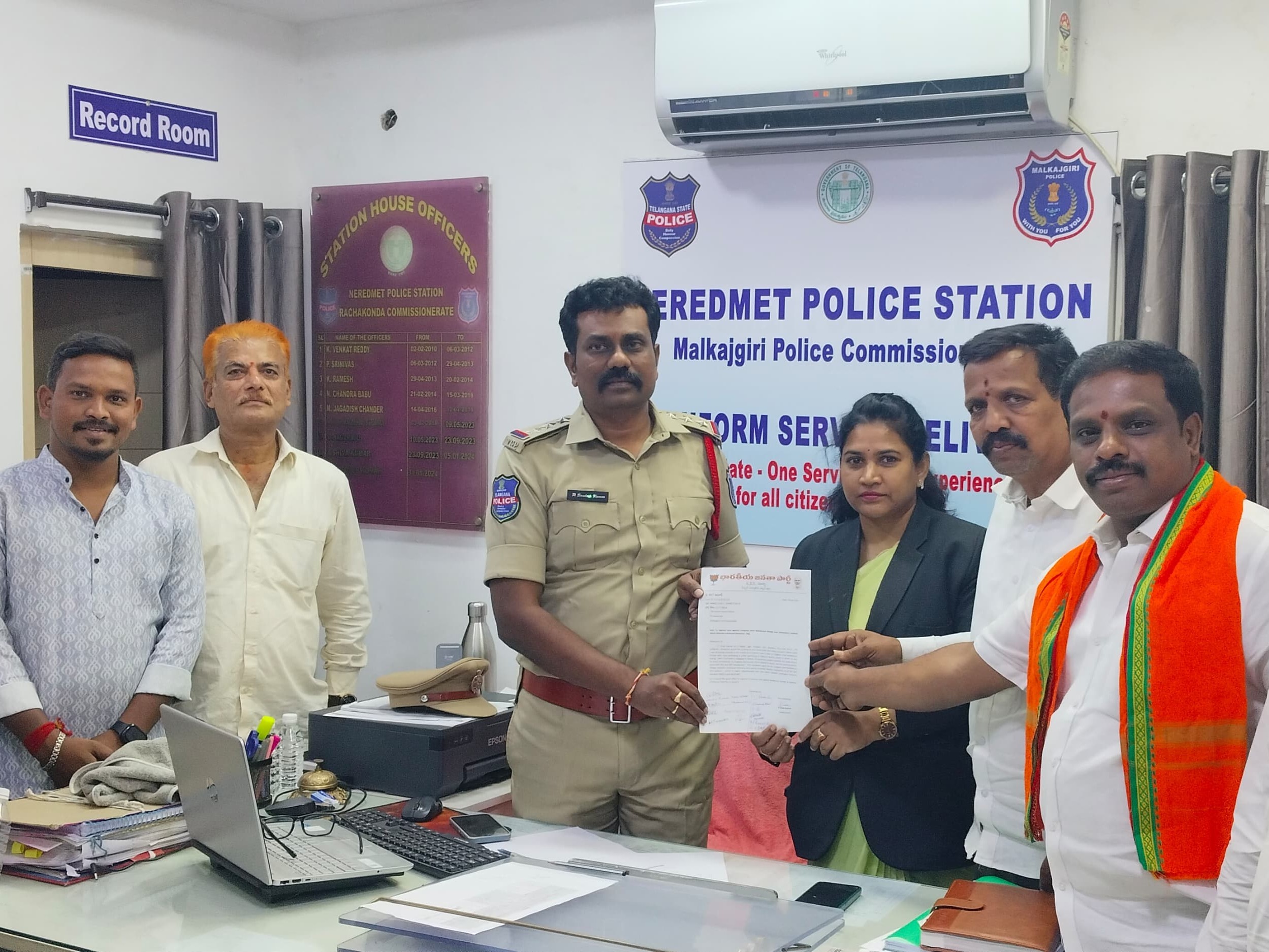 మల్లికార్జున్ ఖర్గేపై బీజేపీ నేతల ఫిర్యాదు