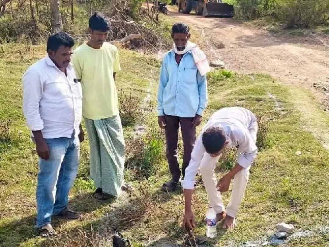 వాగుపై కల్వర్టు నిర్మాణానికి భూమిపూజ
