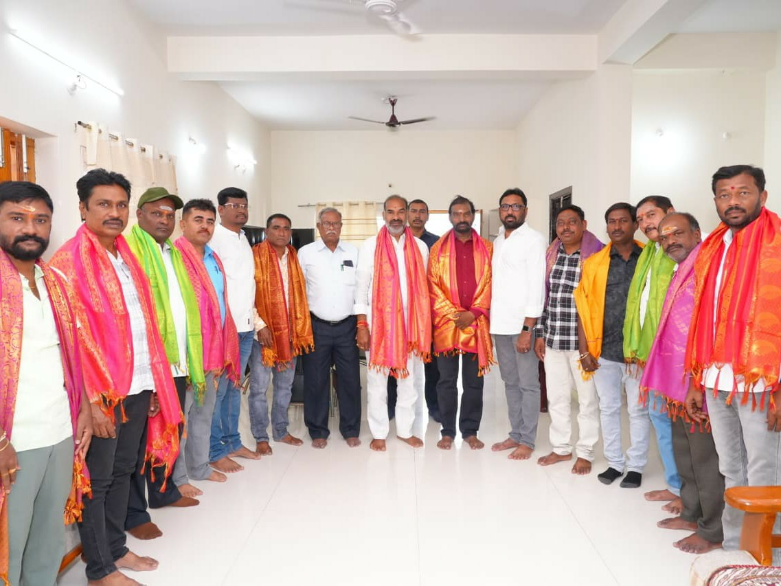 నూతన ప్రెస్ క్లబ్ కార్యవర్గాన్ని సన్మానించిన రాష్ట్ర ప్రభుత్వ విప్