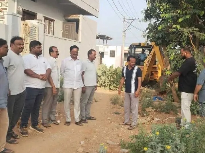 11వ వార్డులో పర్యటించిన నాయకులు