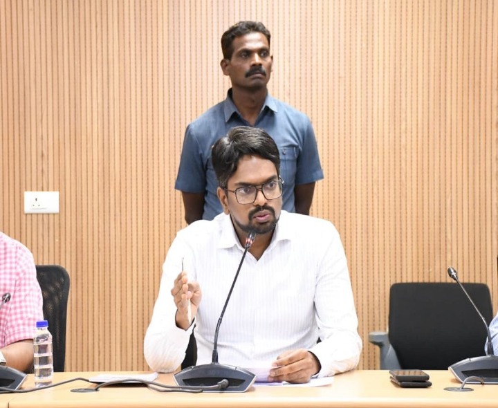 ధాన్యం కొనుగోలుపై కలెక్టర్ సమీక్ష