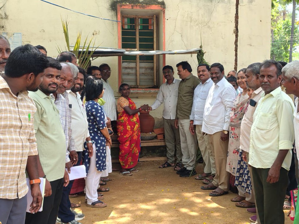 ‘ప్రజల దాహార్తిని తీర్చేందుకే చలివేంద్రం ఏర్పాటు’