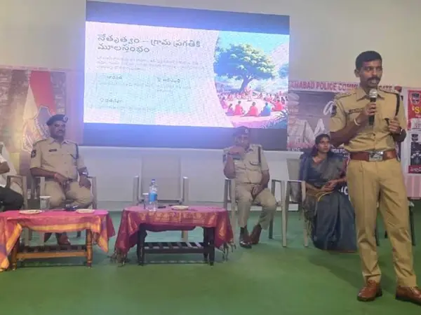 రోడ్డు భద్రతపై అవగాహన కల్పించాలి: సీపీ