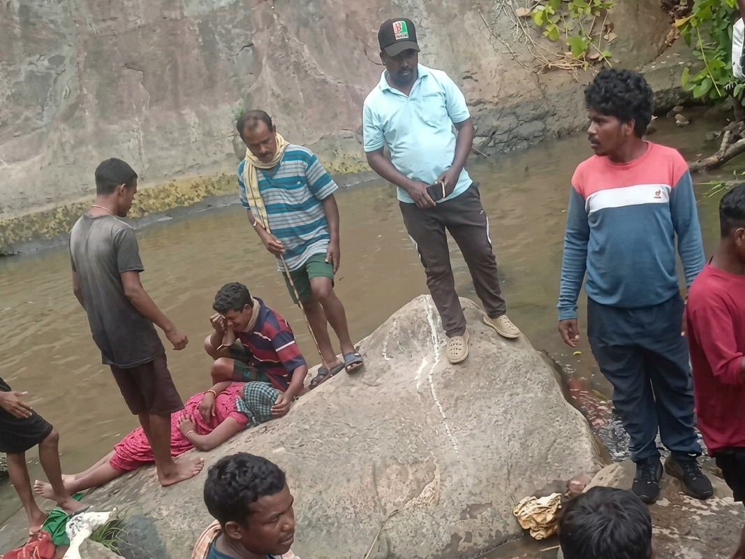 సెల్ఫీల సరదా… ముగ్గురు ప్రాణాలు బలి