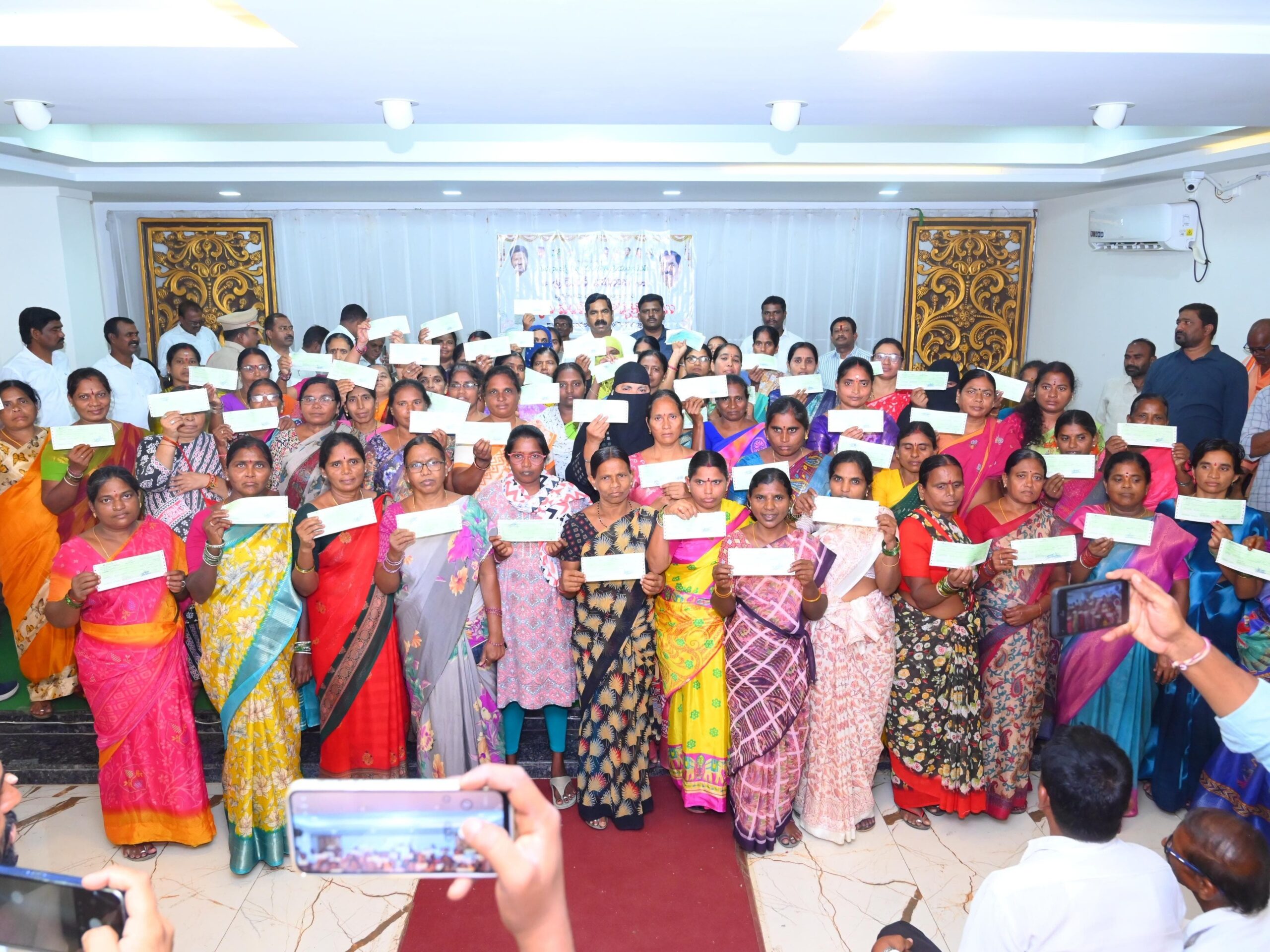 పేదలకు సంక్షేమ పథకాలే లక్ష్యం: ఎమ్మెల్యే