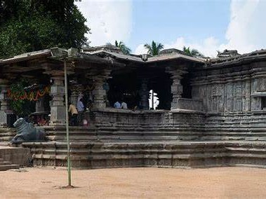 ఆలయ నిధులపై మొదలైన రాజకీయ రగడ