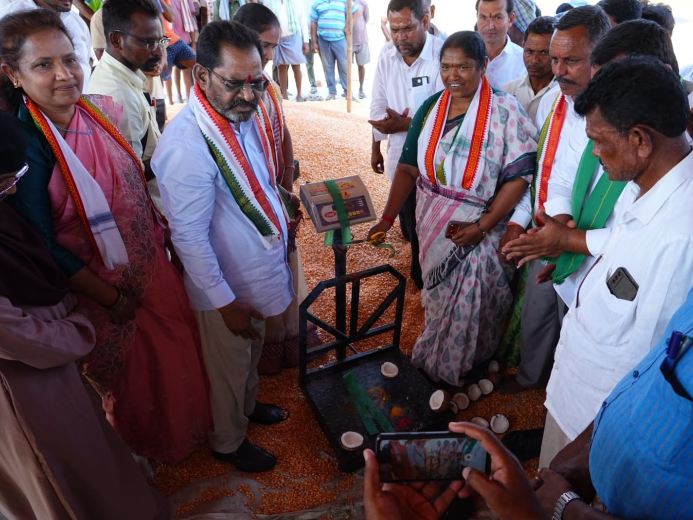 సీతంపేటలో కొనుగోలు కేంద్రం ప్రారంభం