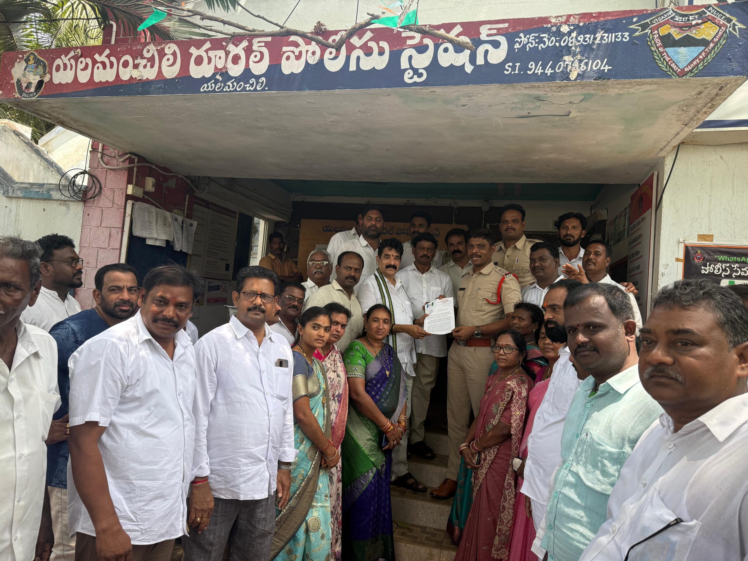 రాధాకృష్ణపై చర్యలు తీసుకోవాలని డిమాండ్