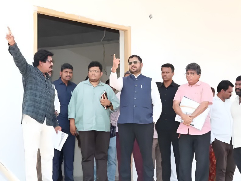 మహిళా శక్తి భవన పనులను వేగవంతం చేయాలి: కలెక్టర్