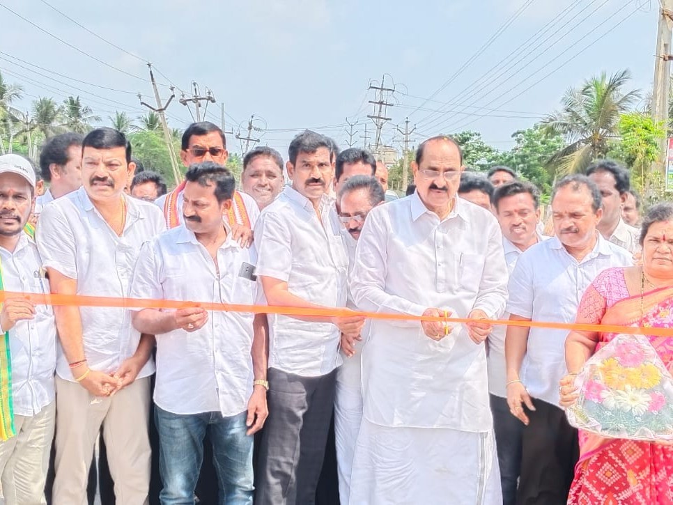 నూతన రహదారిని ప్రారంభించిన ఎమ్మెల్యే