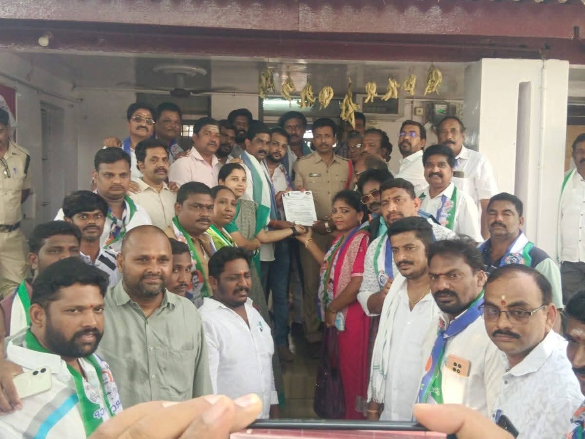 న్యూస్ ఛానల్ యజమానిపై వైసీపీ నేతలు ఫిర్యాదు