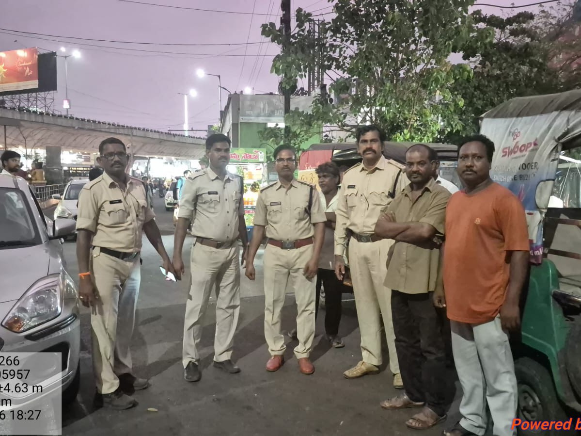 ఆర్టీసీ కాంప్లెక్స్ వద్ద అనధికార పార్కింగ్‌పై చర్యలు