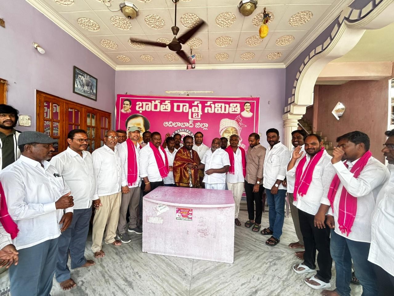 సమస్యల పరిష్కారానికి కృషి చేయాలి: జోగు రామన్న