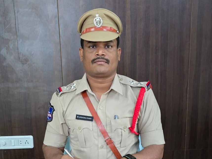 విద్యార్థినిని కొట్టిన టీచర్‌పై కేసు నమోదు