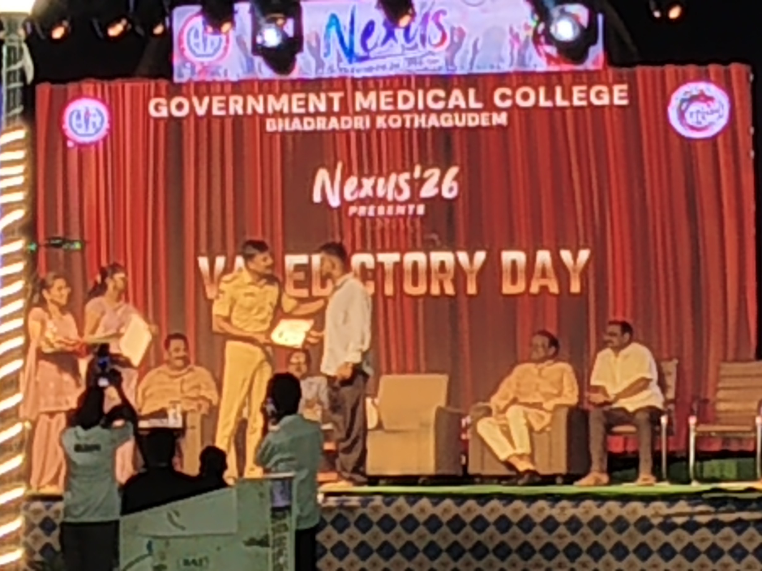 తల్లిదండ్రుల పేరు నిలబెట్టాలి: ఎస్పీ