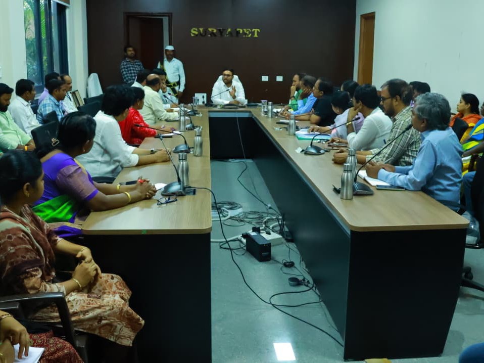 ‘ఆరోగ్యశ్రీ రోగులకు ప్రాధాన్యం ఇవ్వాలి’