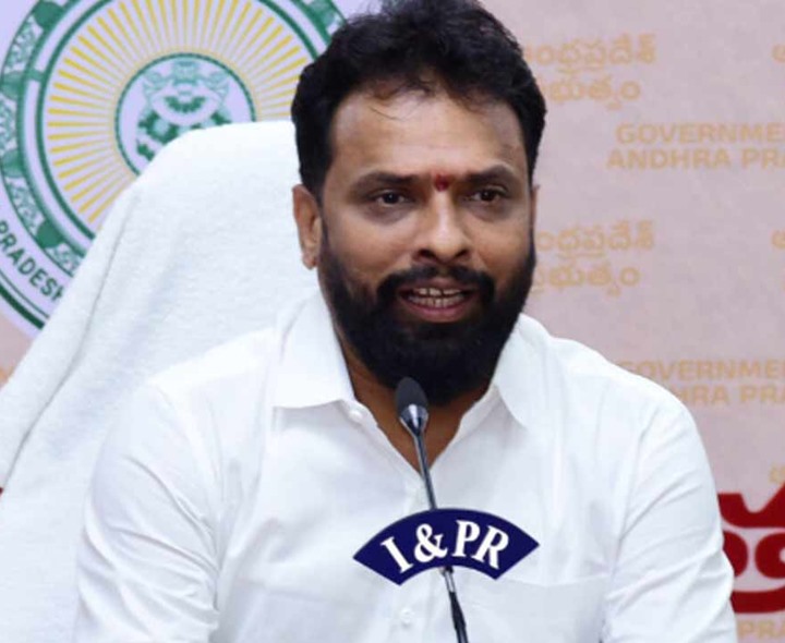 భారీ ఎత్తున పెట్టుబడులు వస్తున్నాయి: మంత్రి