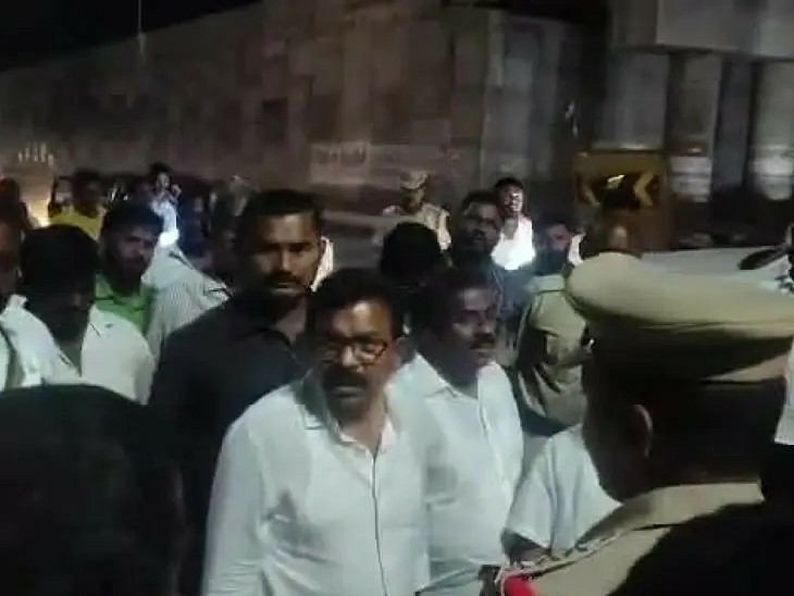 రోడ్డు ప్రమాద ఘటనను సందర్శించిన ఎమ్మెల్యే కవ్వంపల్లి