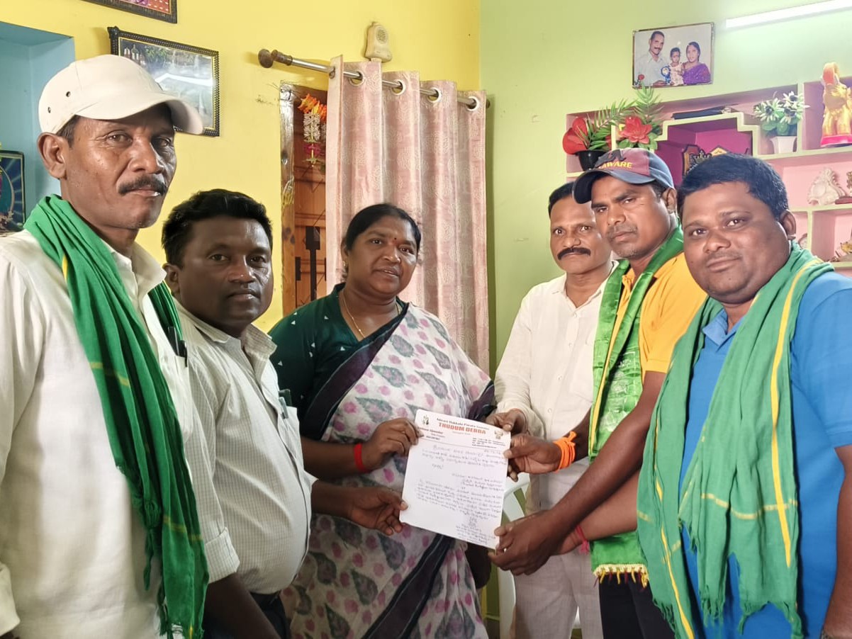 మంత్రి సీతక్కకు వినతి పత్రం