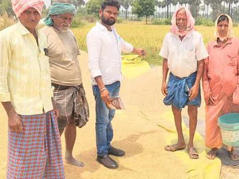 ‘ధాన్యం కొనుగోలు కేంద్రాల్లో దోపిడీని అరికట్టాలి’
