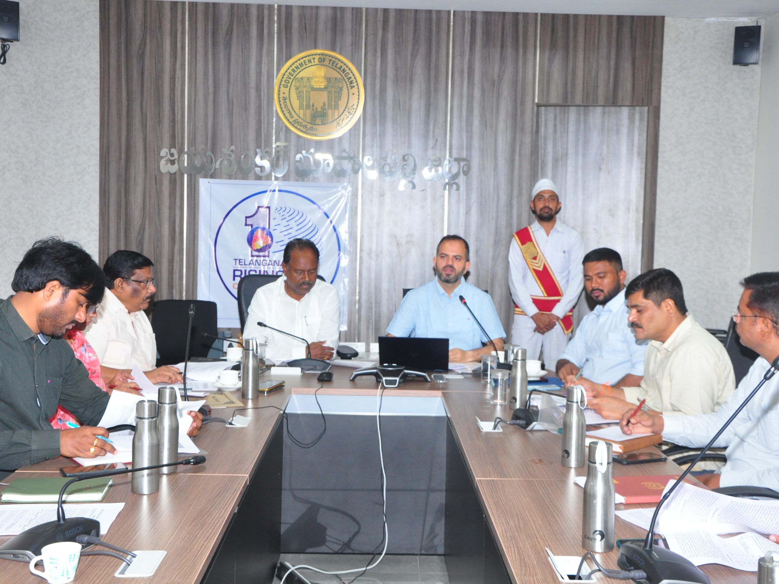 ప్రభుత్వ ఆస్తులు కాపాడాలి: MLA గండ్ర