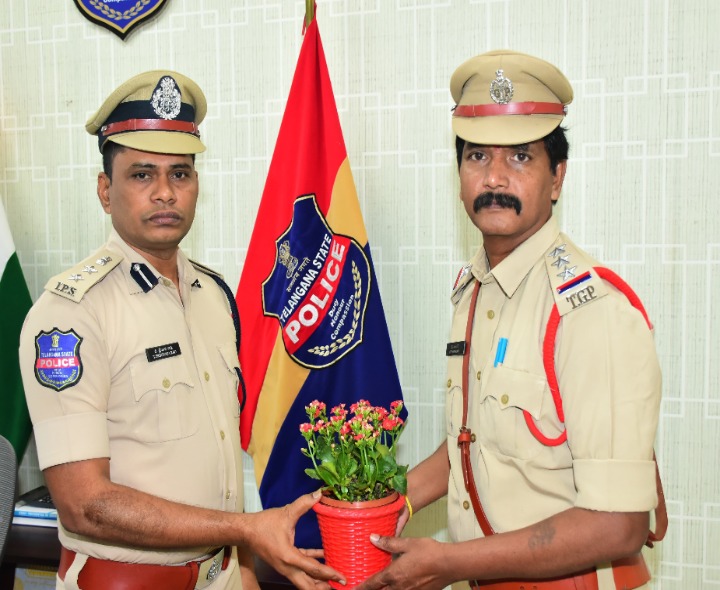 జిల్లా ఎస్పీ కలిసిన శాంతినగర్ నూతన సీఐ