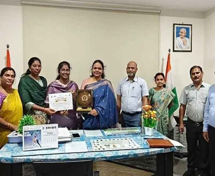 రాష్ట్రస్థాయి అవార్డులతో వైద్యులకు సన్మానం