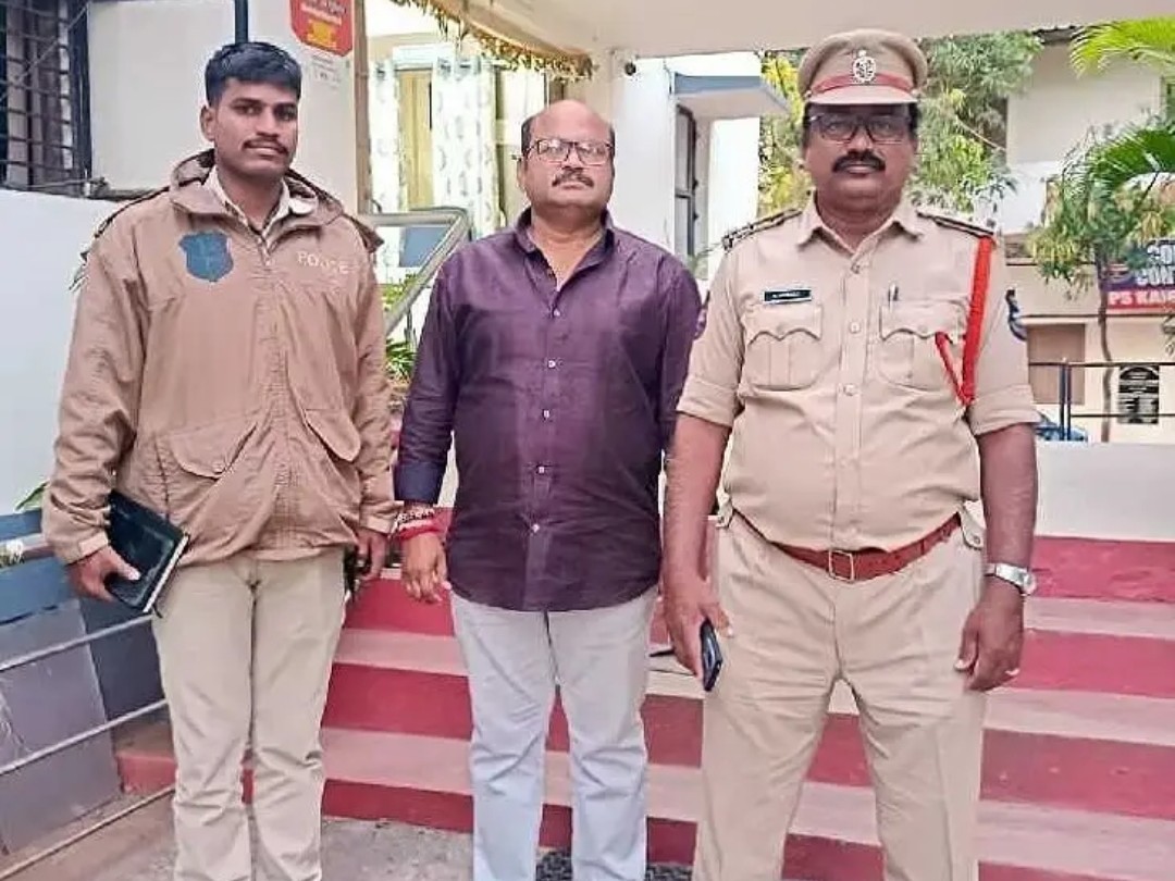 గాంధీభవన్ ముట్టడికి వెళ్లకుండా ముందస్తు అరెస్ట్