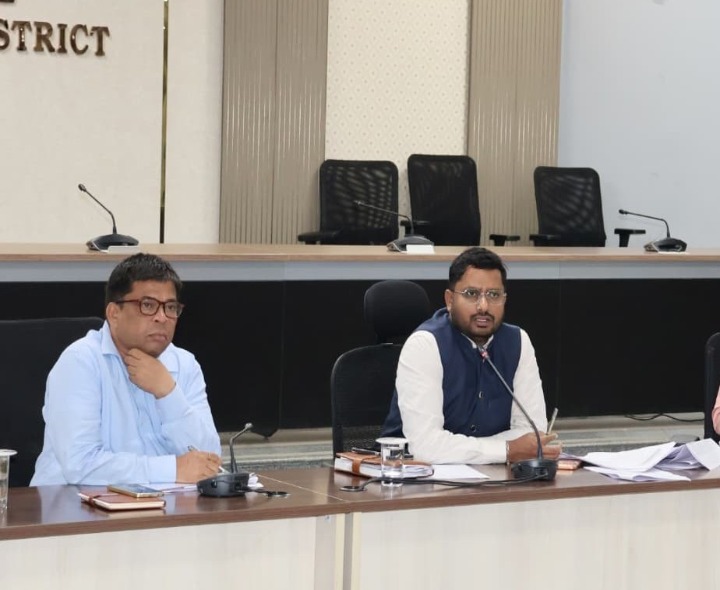 మున్సిపల్ అధికారులు బాధ్యతాయుతంగా పనిచేయాలి: కలెక్టర్