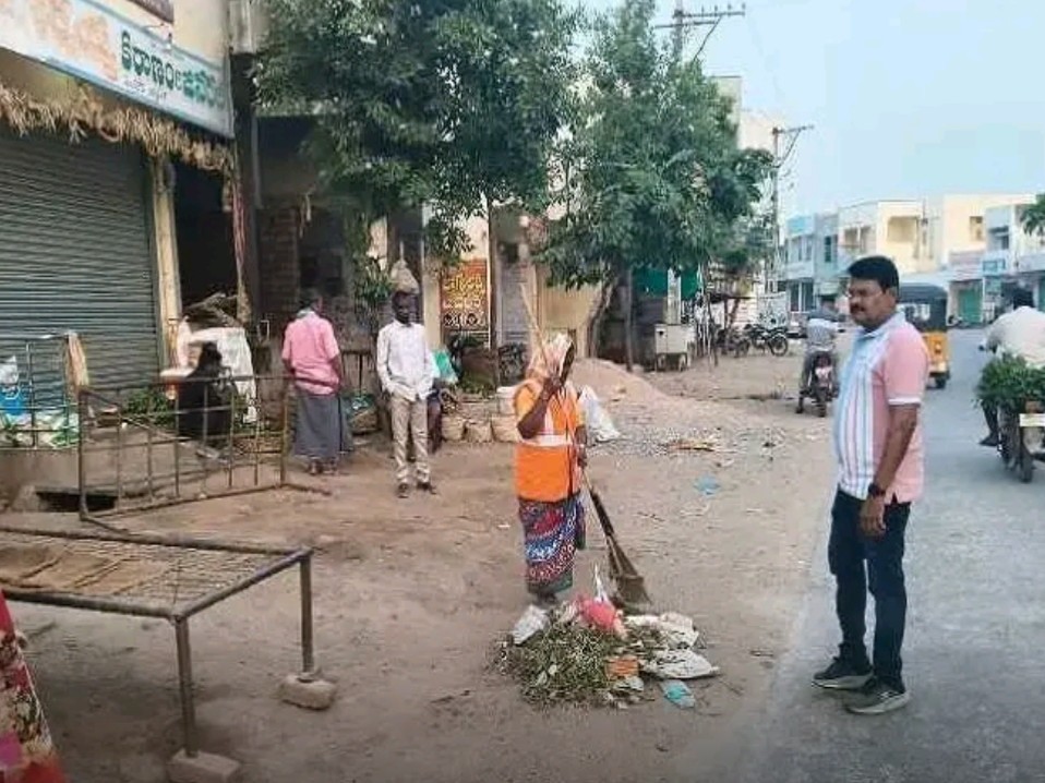 పారిశుద్ధ్యంపై కమిషనర్ శశిధర్ ఆదేశాలు