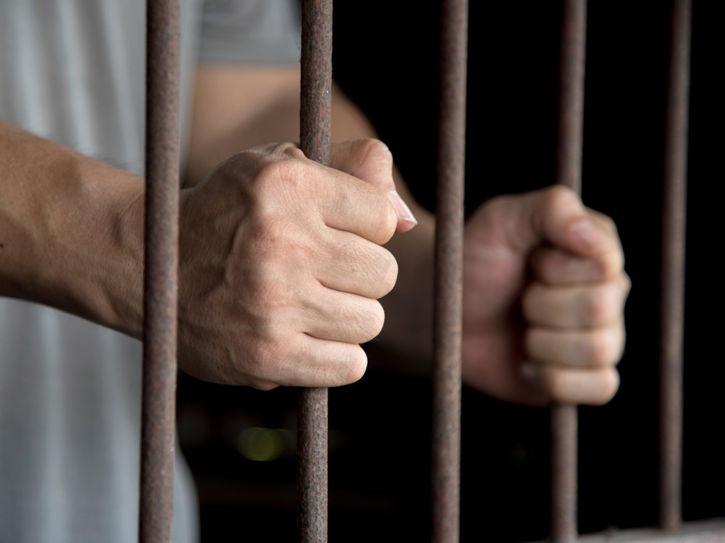 చెక్ బౌన్స్ కేసు.. 6 నెలలు జైలు శిక్ష