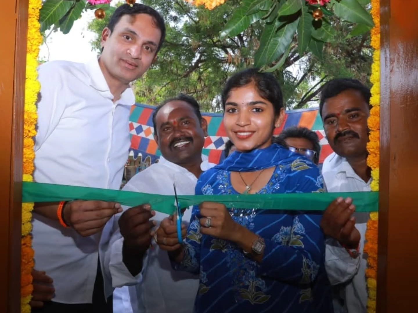 సహకార భవనాన్ని ప్రారంభించిన ఎమ్మెల్యే