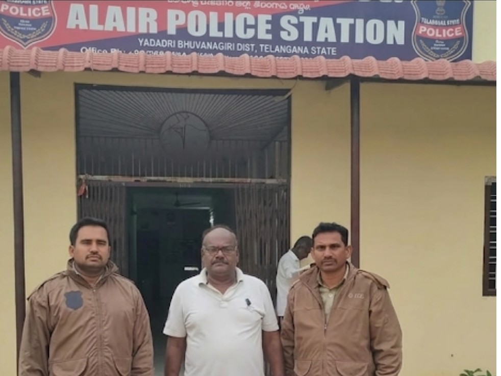 ఆలేరులో పోలీసుల ముందస్తు అరెస్టులు