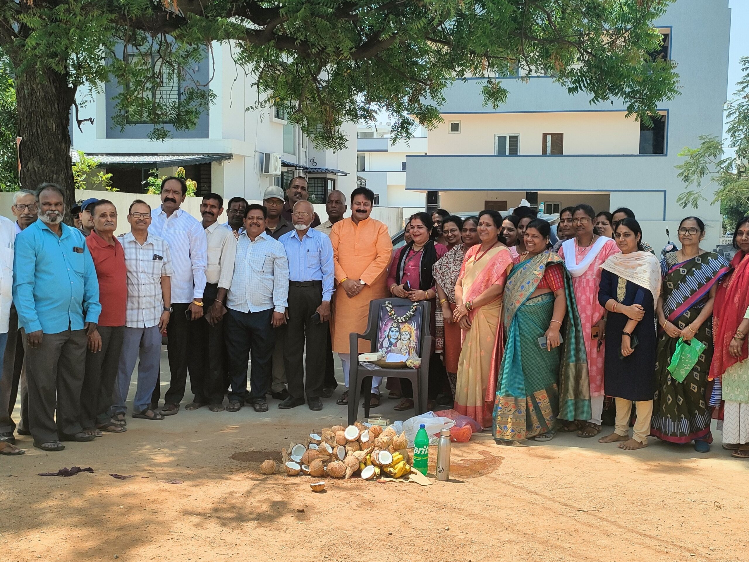 బ్లూ బర్డ్స్ కాలనీలో సీసీ రోడ్డు పనులు ప్రారంభం