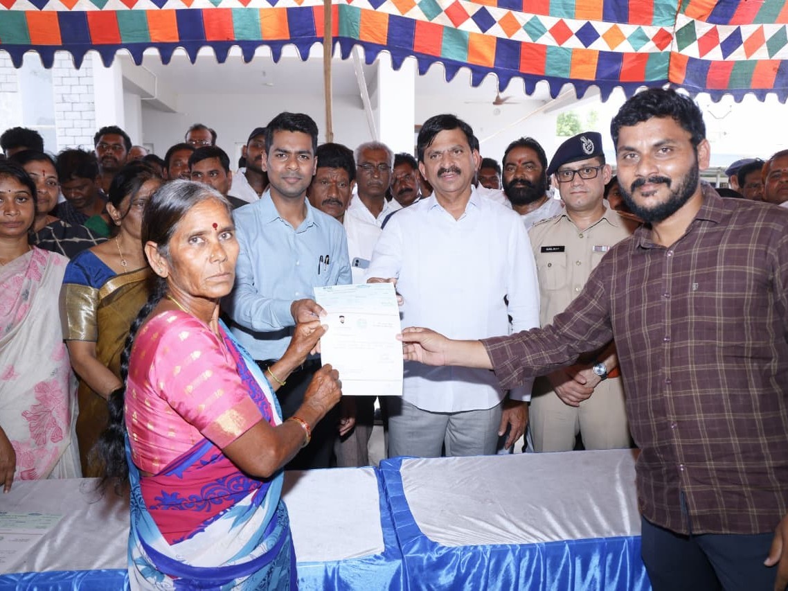 ‘ఆపదలో ఉన్న పేద కుటుంబాలకు సీఎంఆర్ఎఫ్ అండ’