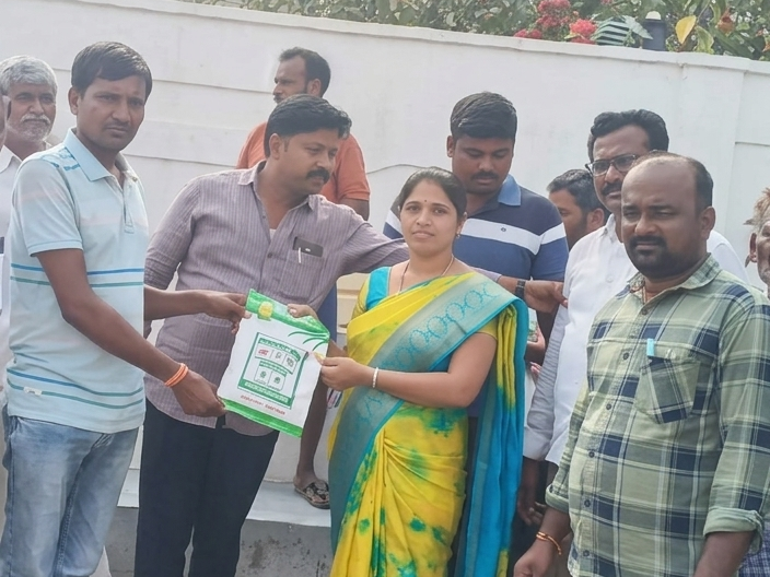 రైతులకు 5 రకాల విత్తనాల పంపిణీ